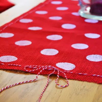 Read more about the article Dotty Christmas Burlap Runner