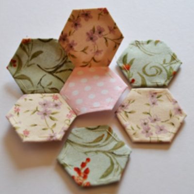 Read more about the article English Paper Piecing: Hexagon Flower Tutorial
