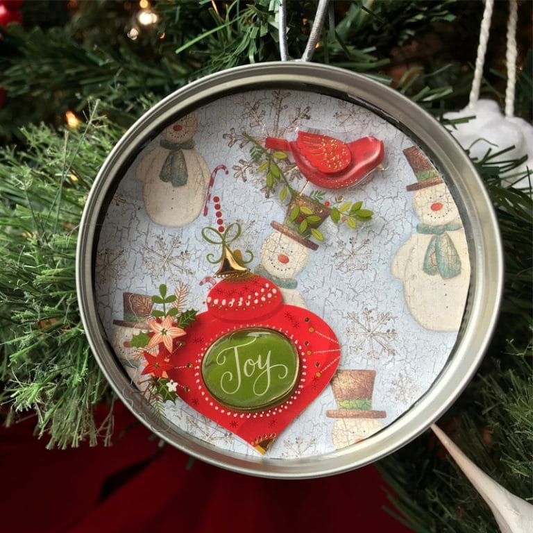 Read more about the article Mason Jar Lid Ornaments