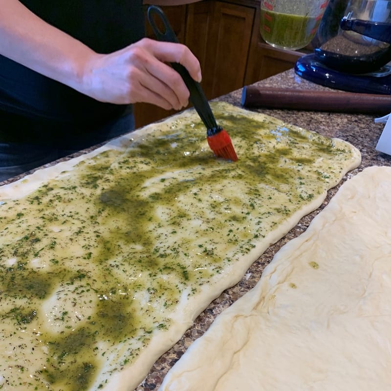 You are currently viewing Cheesy Sausage Pesto Pull-Apart Bread