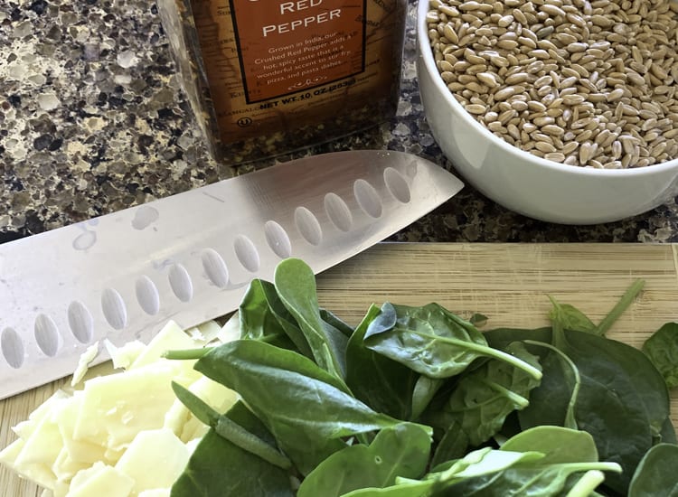 You are currently viewing Spicy Homemade Spelt Crackers with Spinach and Cheese