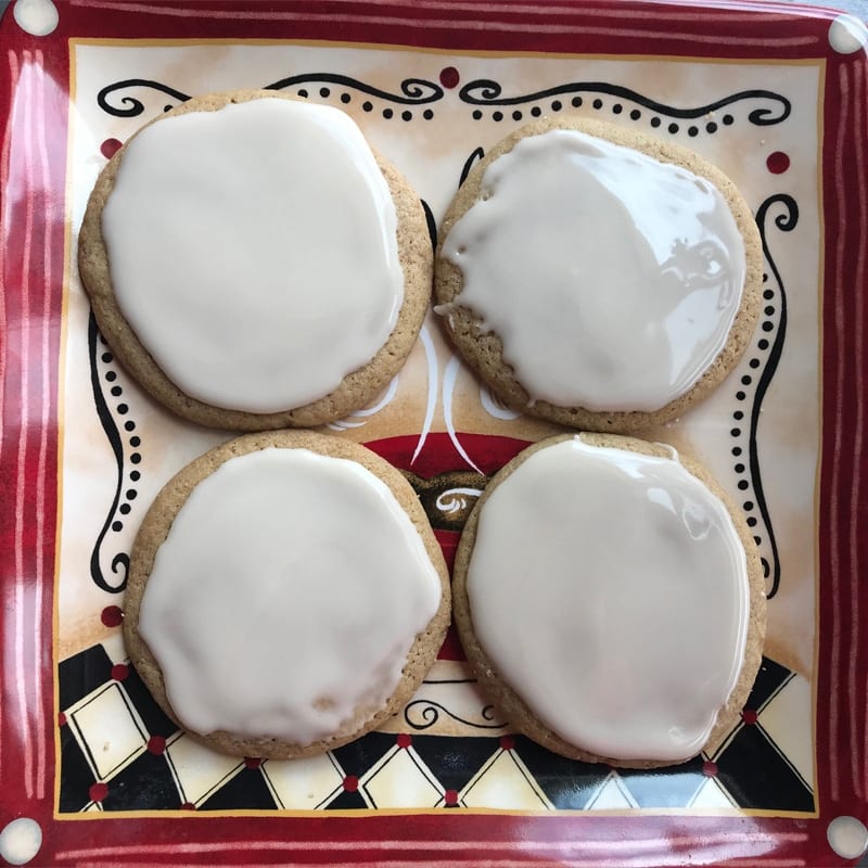 https://www.joyoushome.com/wp-content/uploads/2020/08/best-brown-sugar-cookies-perfect-maple-glaze.jpg