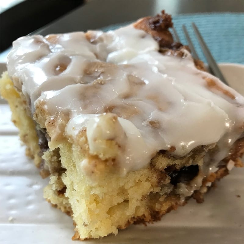 Read more about the article Anytime Cinnamon Roll Cake