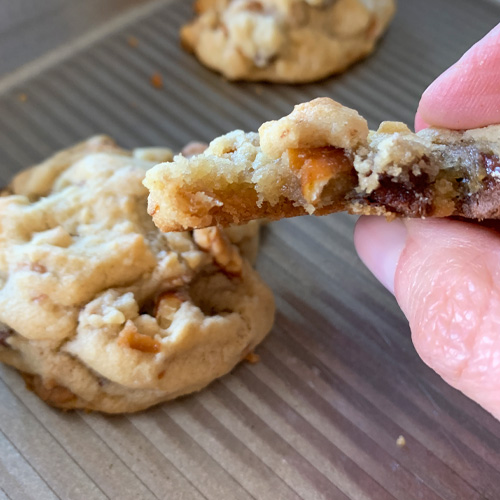 You are currently viewing Chocolate Caramel Pretzel Kitchen Sink Cookies