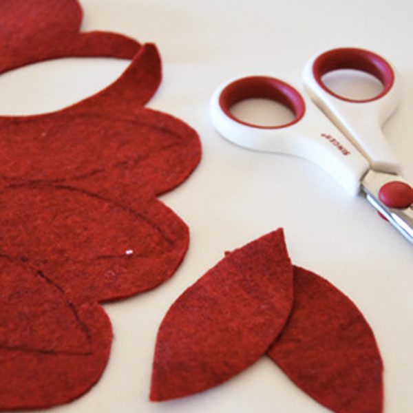 No Sew Felt Poinsettia Ornament 4