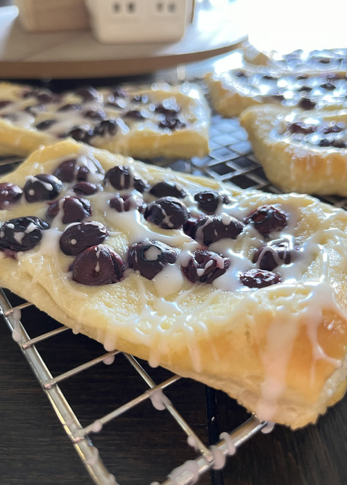 Easy Blueberry Cream Cheese Danish with Puff Pastry 50