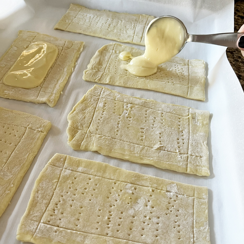 Cream cheese filling for puff pastry.